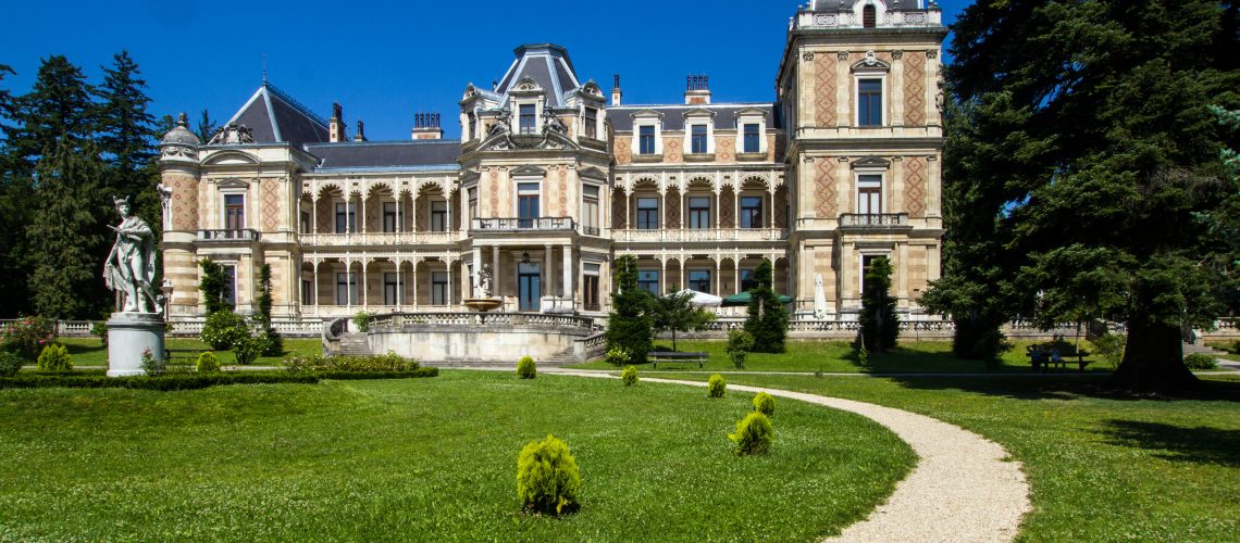 Hermesvilla im Lainzer Tiergarten im Sommer